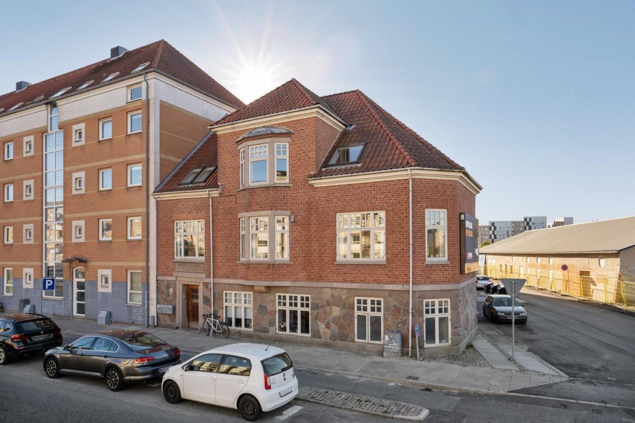 Bath Tub Penthouse In The City Ольборг Экстерьер фото